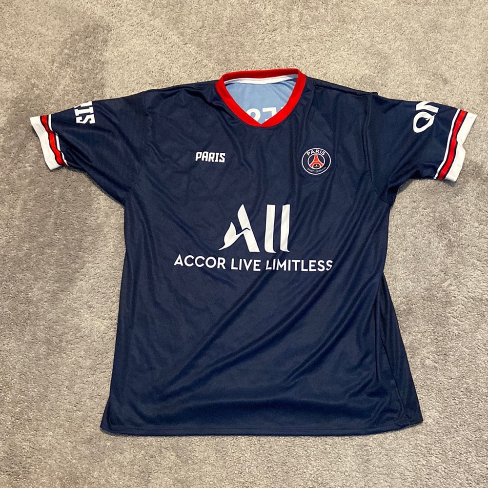 Paris Saint-Germain Lionel Messi jersey (fits XL)